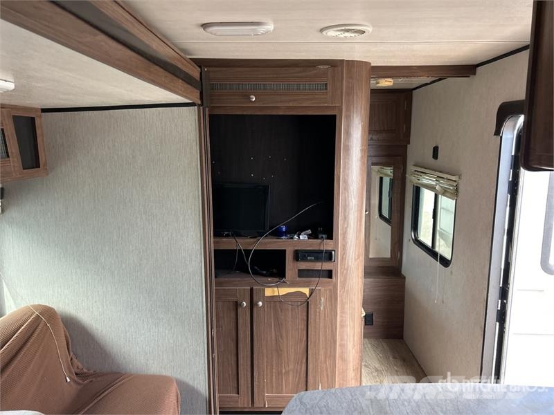 Pioneer 32LX Prowler 36 ft T/A Travel Trailer Other trailers