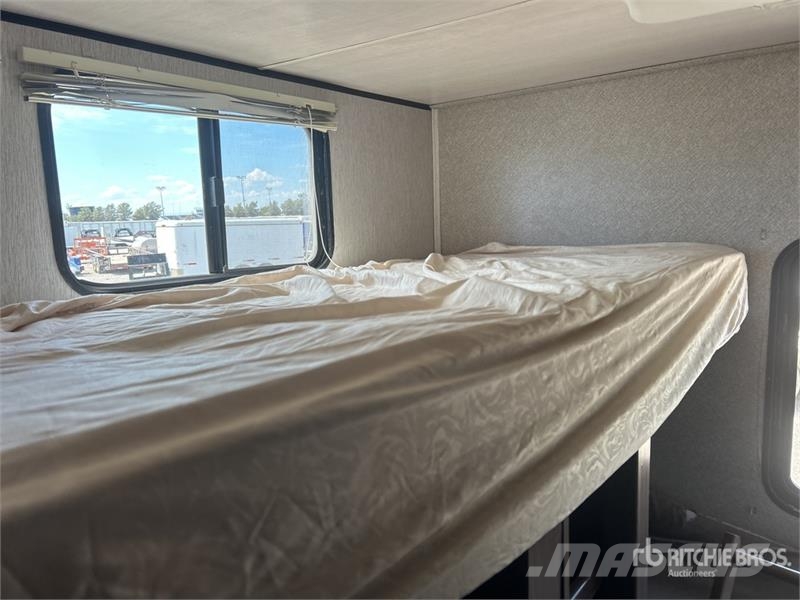 Pioneer 32LX Prowler 32 ft T/A Travel Trailer 其他拖車