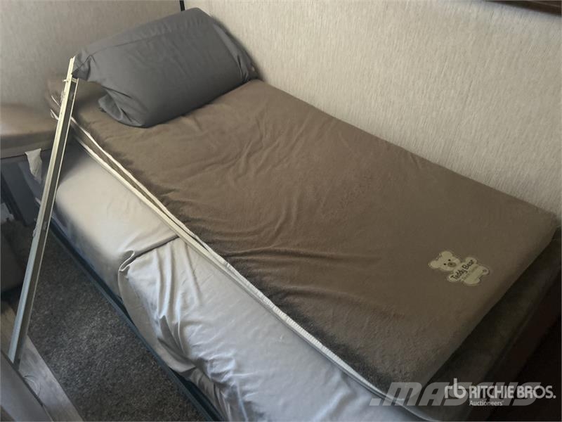 Pioneer 32LX Prowler 32 ft T/A Travel Trailer 其他拖車