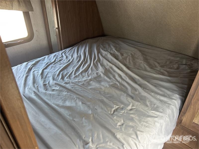 Pioneer 32LX Prowler 32 ft T/A Travel Trailer 其他拖車