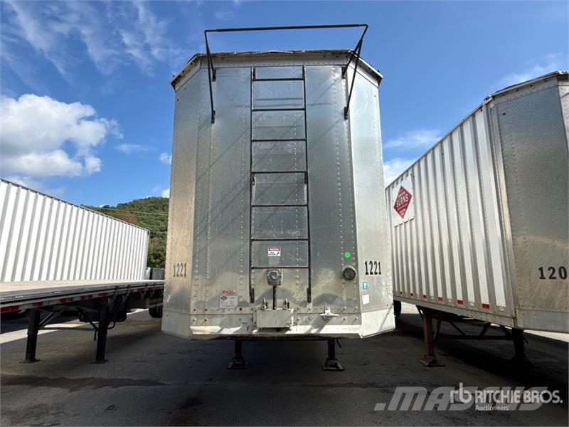 Pitts CV45 45 ft x 96 in T/A 45 ft T/A Chip Trailer Wood chip trailers