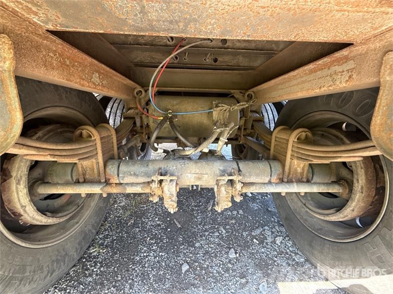 Pitts CV45 45 ft x 96 in T/A Open-Top 45 ft T/A Chip Tra Wood chip trailers