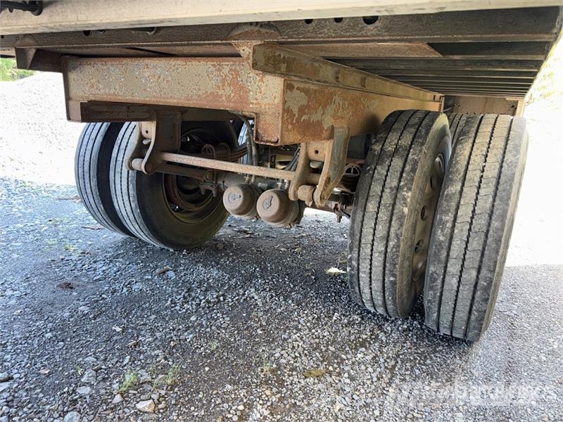 Pitts CV45 45 ft x 96 in T/A Open-Top 45 ft T/A Chip Tra Wood chip trailers