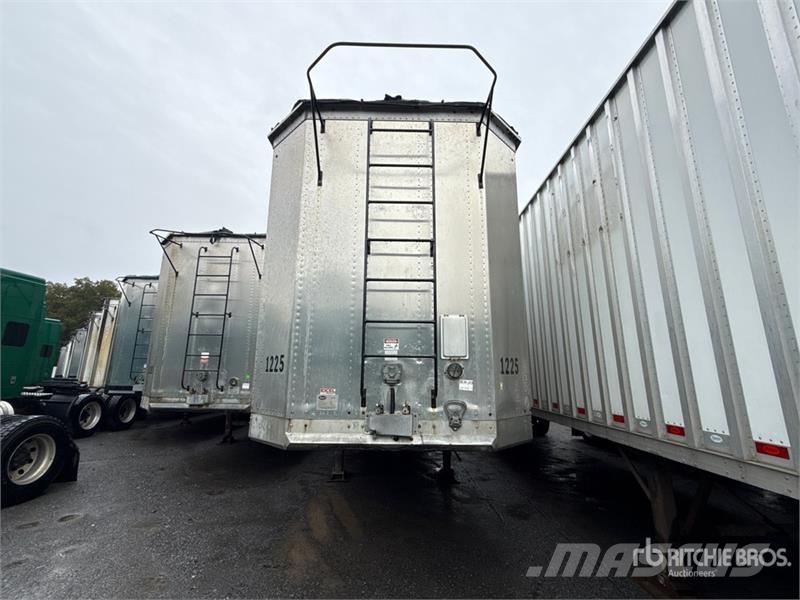 Pitts CV45 45 ft x 96 in T/A Open-Top Chip Trailer Remolques de volteo para virutas de madera