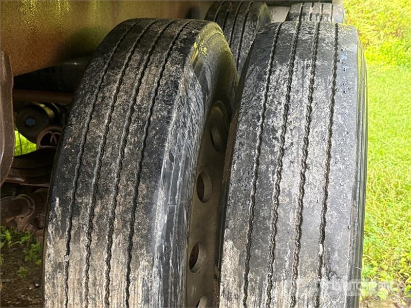 Pitts CV45 45 ft x 96 in T/A Open-Top Chip Trailer مقطورات لتقل ألواح الخشب