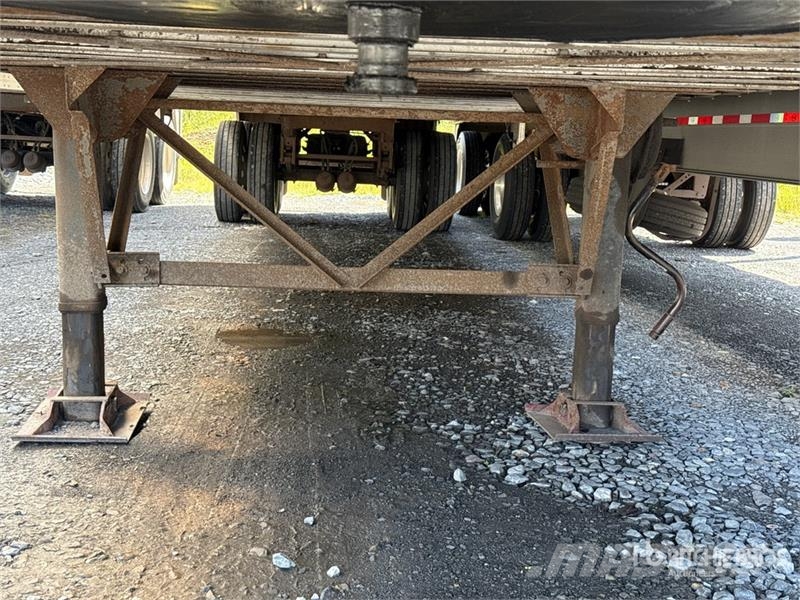 Pitts CV45 45 ft x 96 in T/A Open-Top 45 ft T/A Chip Tra Wood chip trailers