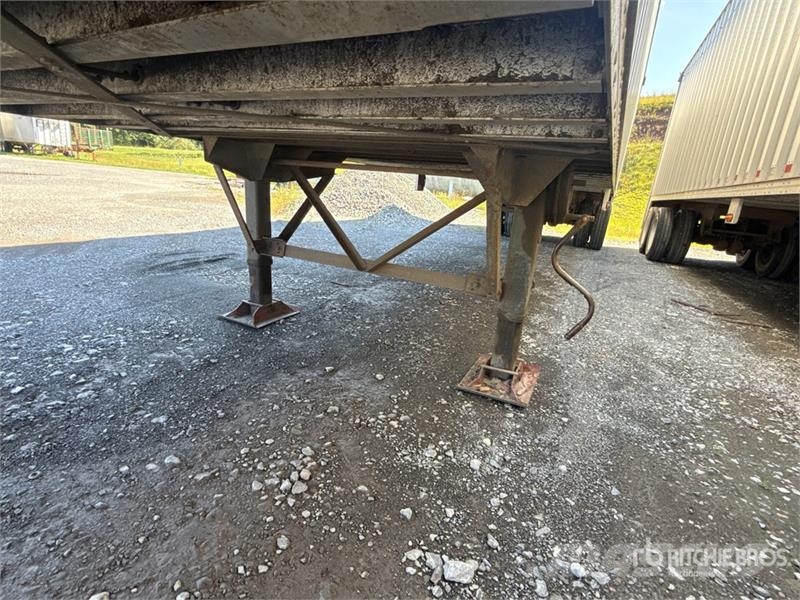 Pitts CV45 45 ft x 96 in T/A Open-Top 45 ft T/A Chip Tra Wood chip trailers