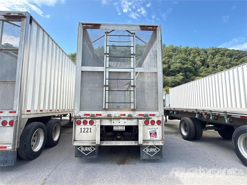 Pitts CV45 45 ft x 96 in T/A 45 ft T/A Chip Trailer Wood chip trailers