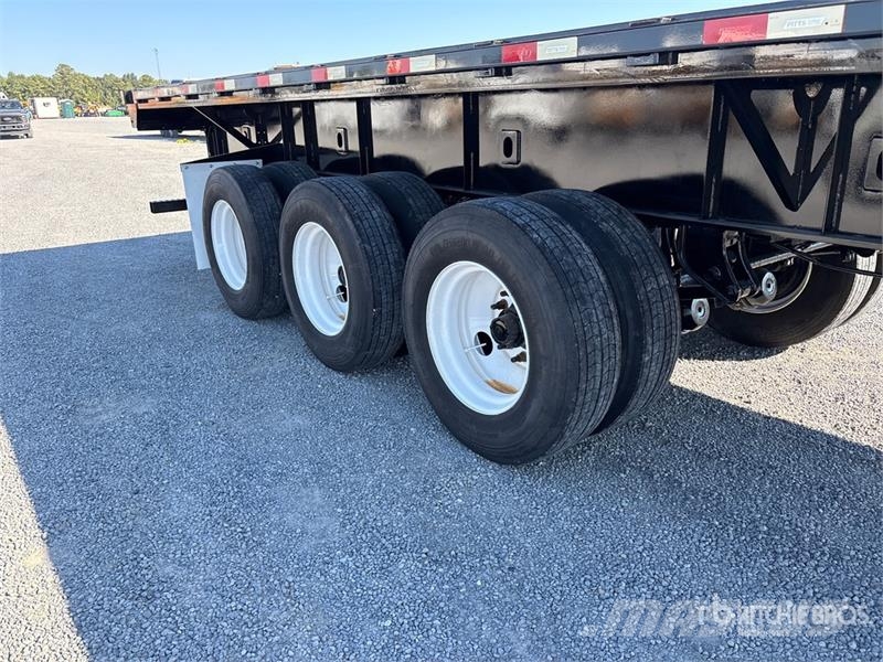 Pitts EF53 Tri/A 53 ft - 90 ft Extendable Flatbed Traile Pick up/Prelata