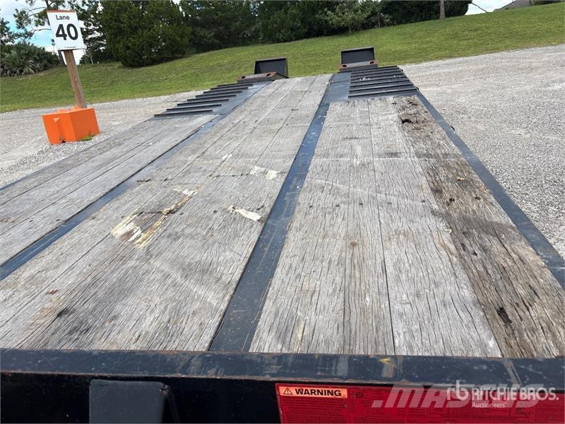 Pitts TA12 24 ft T/A Equipment Trailer مقطورات مركبات نقل