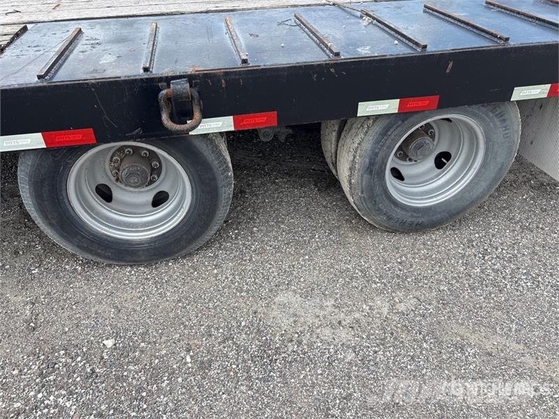 Pitts TA12 24 ft T/A Equipment Trailer مقطورات مركبات نقل