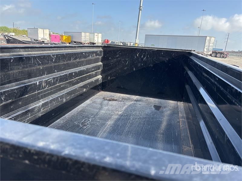 PJ Trailers Trailers 19 ft T/A Dump Utility Trailer Anhænger med tip