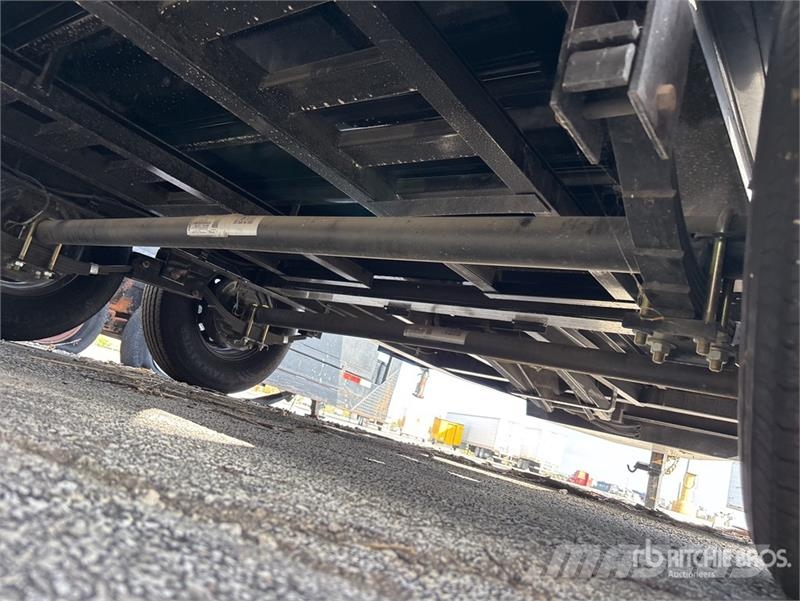 PJ Trailers Trailers 19 ft T/A Dump Utility Trailer Anhænger med tip