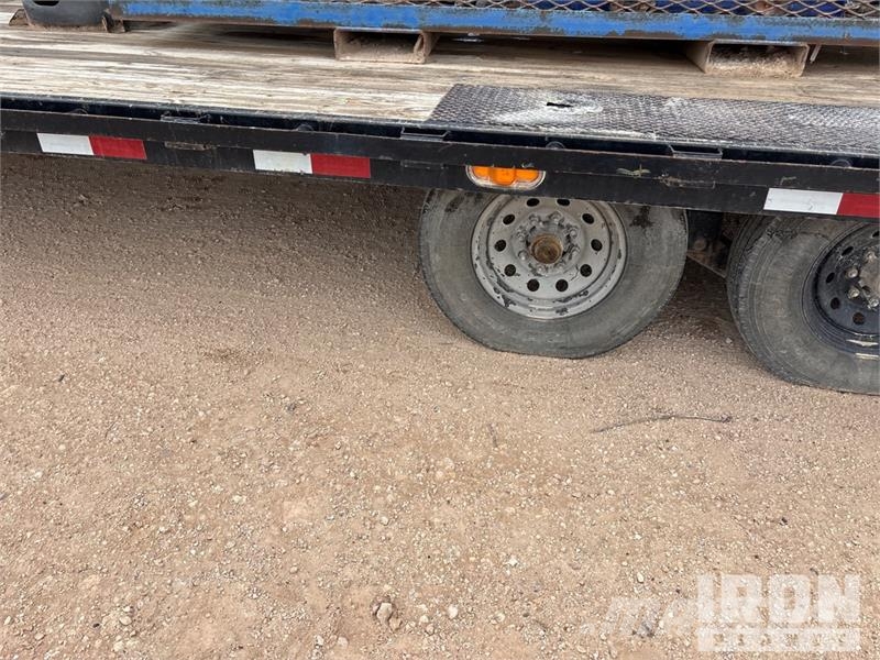 PJ Trailers Trailers 24 ft T/A 31 ft Equipment Traile Prikolice za prevoz vozil