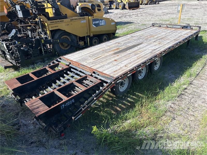 PJ Trailers Trailers 25 ft Tri/A Equipment Trailer Prikolice za autotransportere