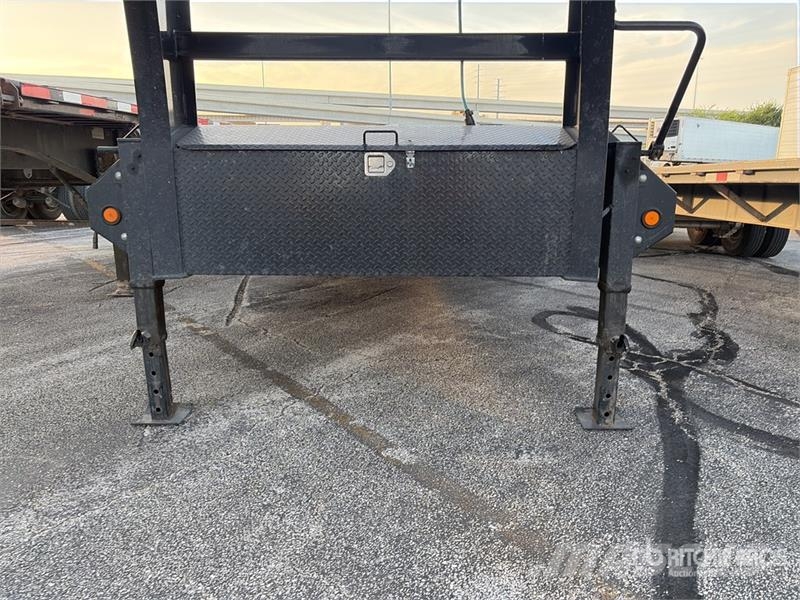 PJ Trailers Trailers LS302 30 ft T/A Gooseneck Equipm Remolques para transporte de vehículos