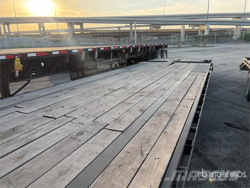 PJ Trailers Trailers LS302 30 ft T/A Gooseneck Equipm Remolques para transporte de vehículos