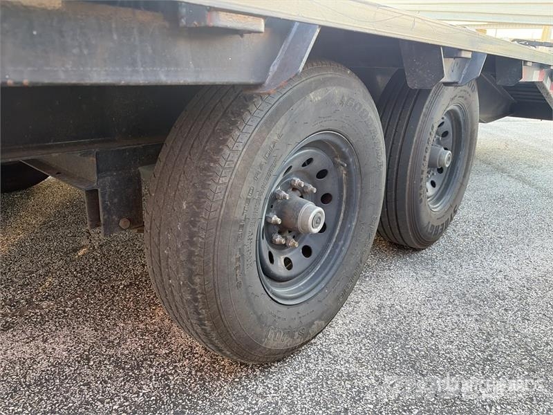 PJ Trailers Trailers LS302 30 ft T/A Gooseneck Equipm Remolques para transporte de vehículos