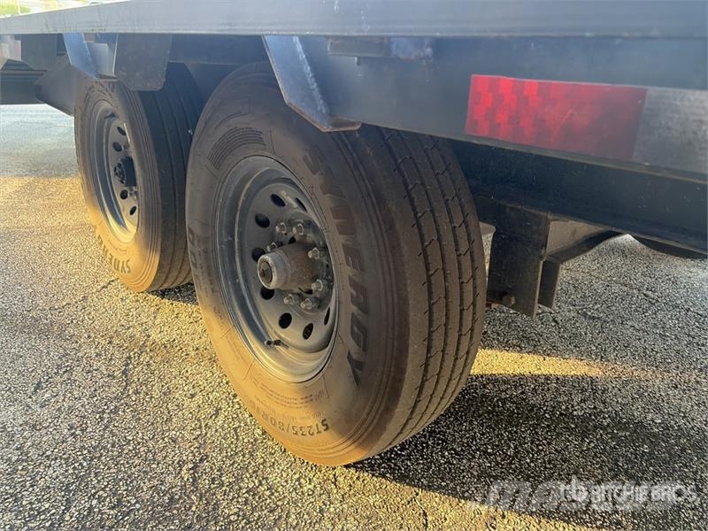 PJ Trailers Trailers LS302 30 ft T/A Gooseneck Equipm Remolques para transporte de vehículos