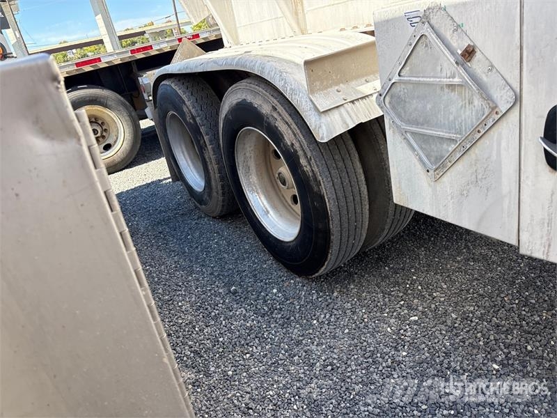 Polar 8400 gal T/A Tanker Trailer 탱커 트레일러