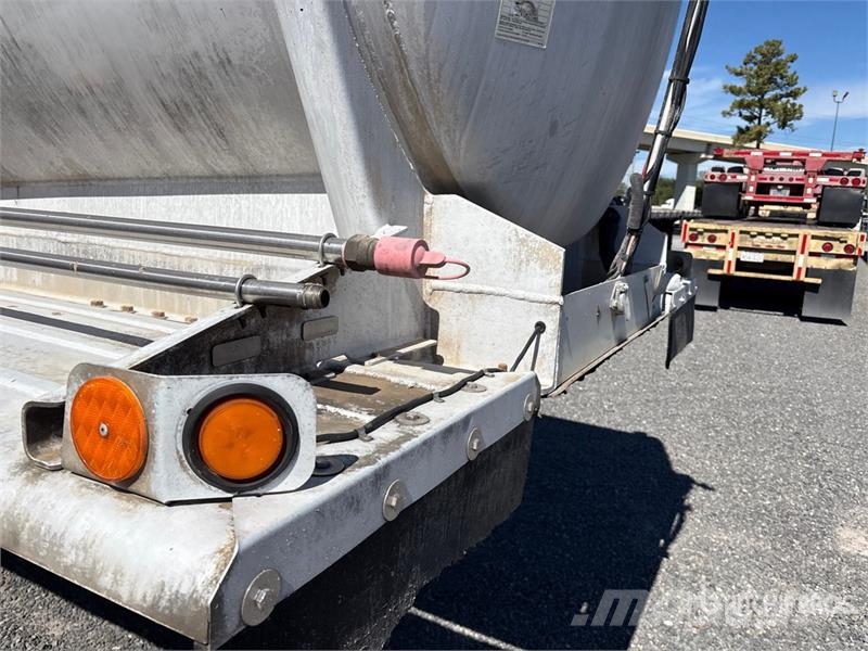 Polar 8400 gal T/A Tanker Trailer 탱커 트레일러