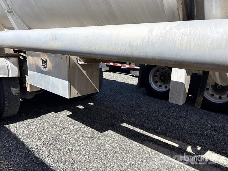 Polar 8400 gal T/A Tanker Trailer 탱커 트레일러