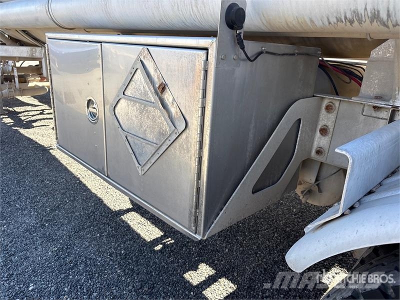 Polar 8400 gal T/A Tanker Trailer 탱커 트레일러