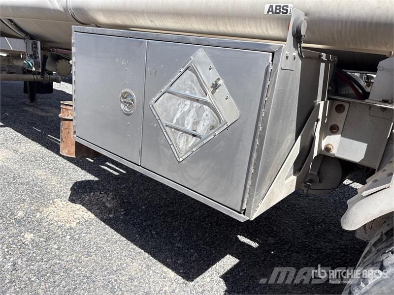 Polar MC407 8400 cft T/A Tanker Trailer Autocisternas
