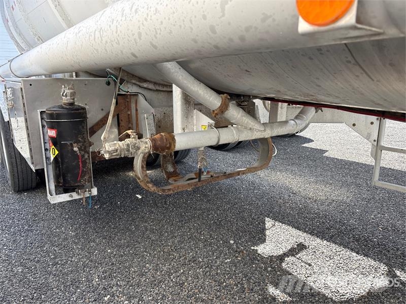 Polar MC407 8400 gal T/A Tanker Trailer Autocisternas