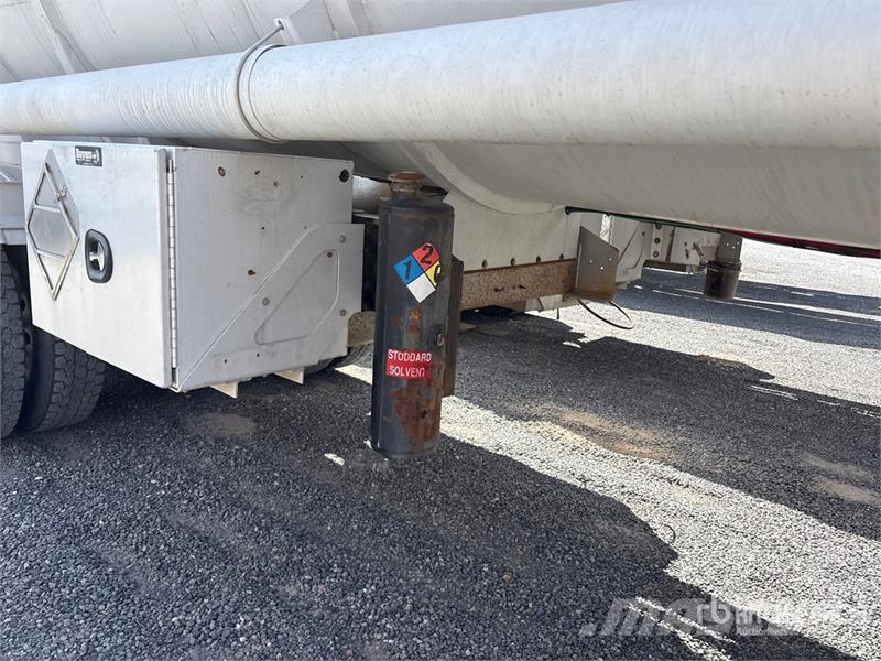Polar MC407 8400 gal T/A Tanker Trailer Autocisternas