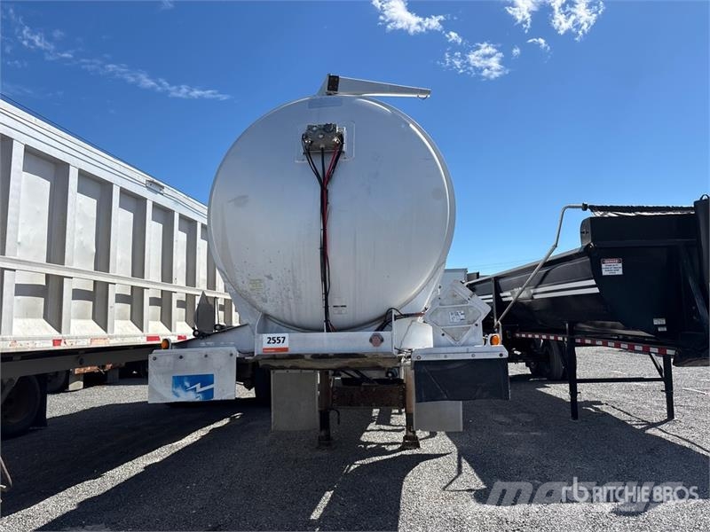 Polar MC407 8400 gal T/A Tanker Trailer Autocisternas