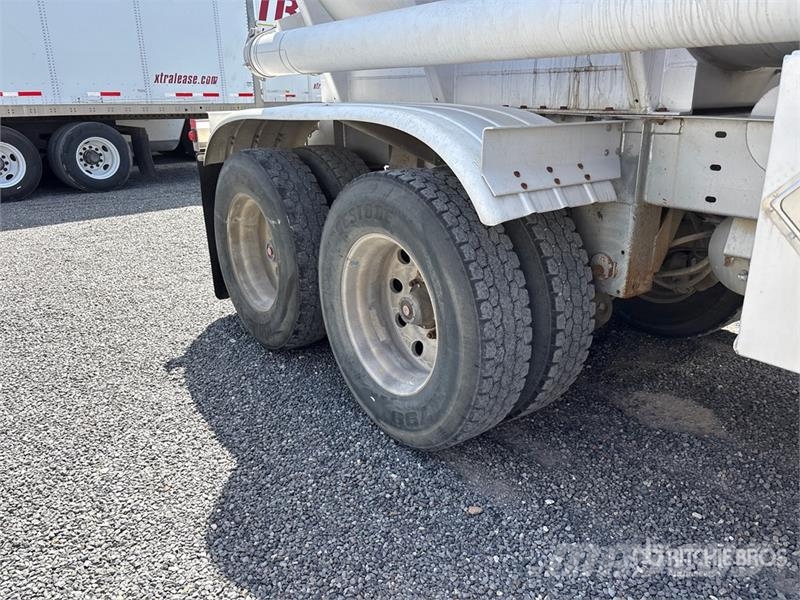 Polar MC407 8400 gal T/A Tanker Trailer Autocisternas