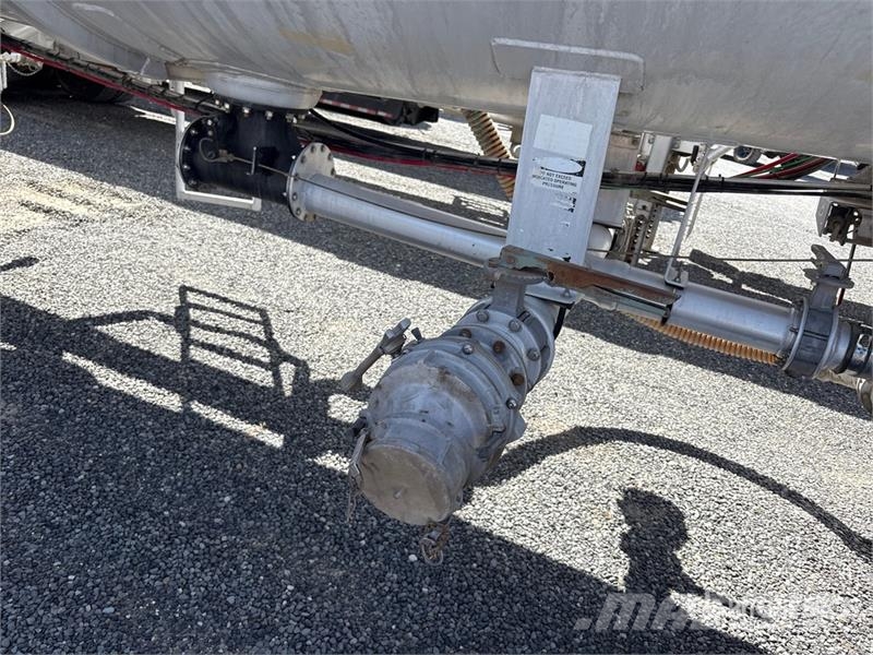 Polar MC407 8400 gal T/A Tanker Trailer Autocisternas