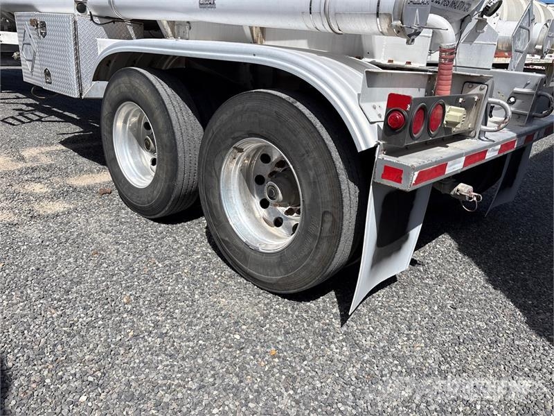 Polar MC407 8400 gal T/A Tanker Trailer Autocisternas