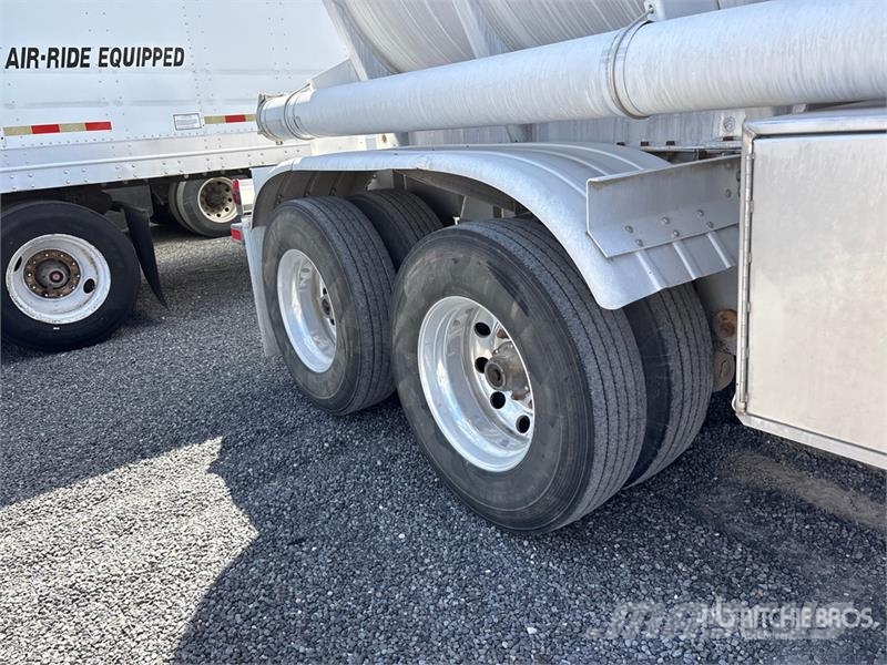 Polar MC407 8400 gal T/A Tanker Trailer Autocisternas