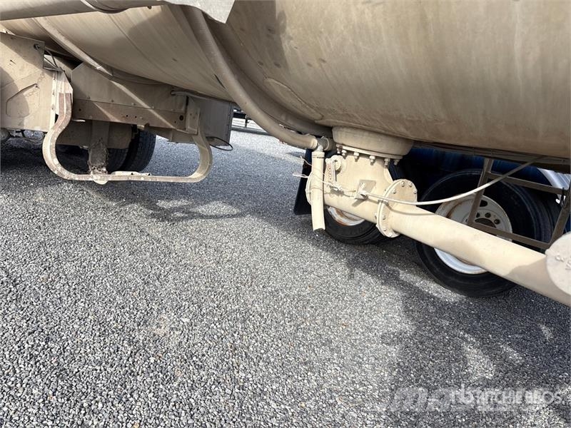 Polar MC407 8400 gal T/A Tanker Trailer مقطورات ذات صهاريج