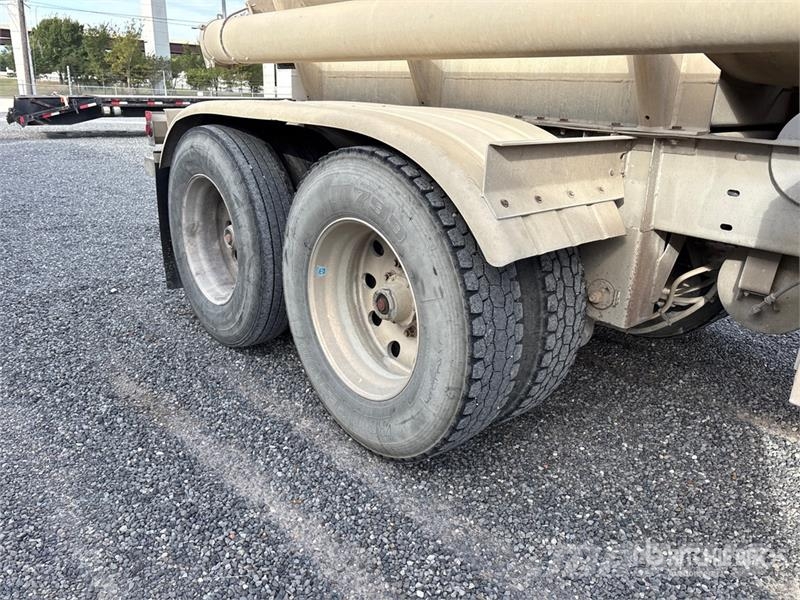Polar MC407 8400 gal T/A Tanker Trailer مقطورات ذات صهاريج