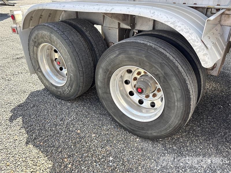 Polar MC407 8400 gal T/A Tanker Trailer Autocisternas