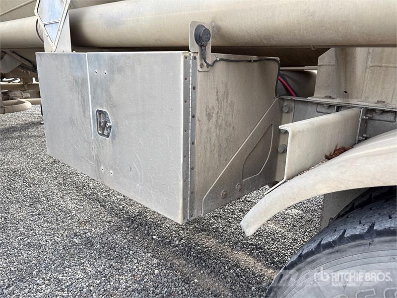 Polar MC407 8400 gal T/A Tanker Trailer مقطورات ذات صهاريج