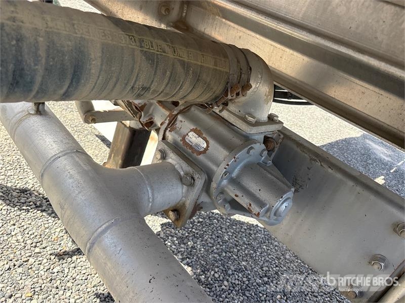 Polar MC407 8400 gal T/A Tanker Trailer Autocisternas