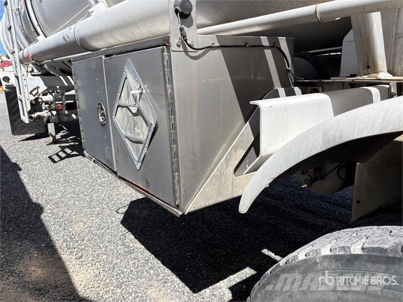 Polar MC407 8400 gal T/A Tanker Trailer Autocisternas
