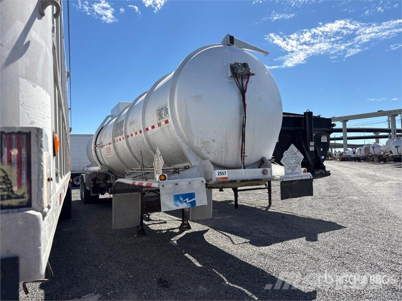 Polar MC407 8400 gal T/A Tanker Trailer Autocisternas