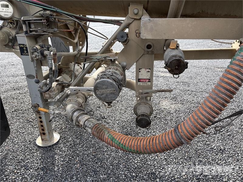 Polar MC407 8400 gal T/A Tanker Trailer مقطورات ذات صهاريج