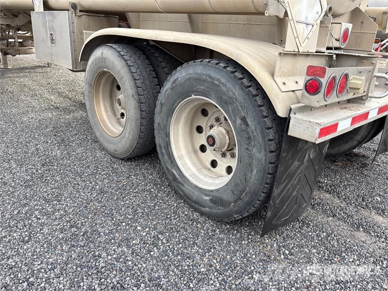 Polar MC407 8400 gal T/A Tanker Trailer مقطورات ذات صهاريج