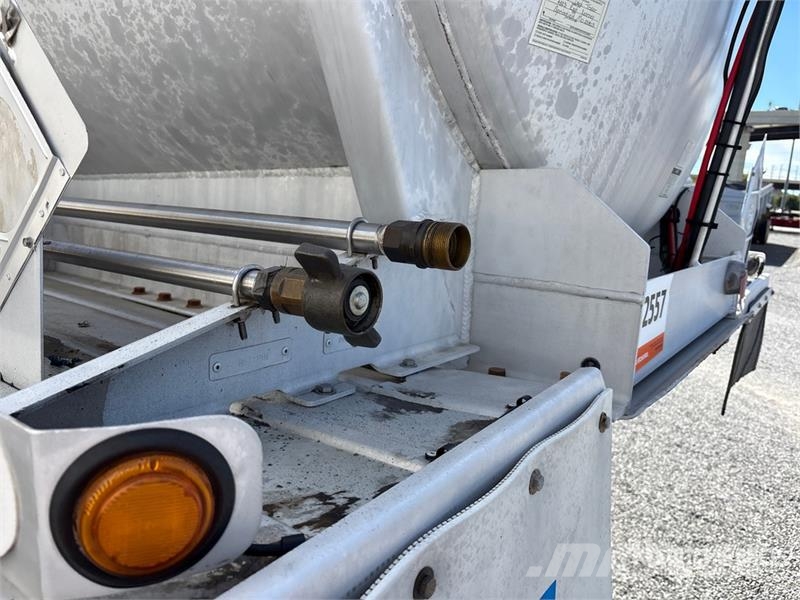 Polar MC407 8400 gal T/A Tanker Trailer Autocisternas
