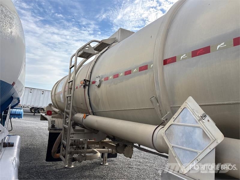 Polar MC407 8400 gal T/A Tanker Trailer مقطورات ذات صهاريج
