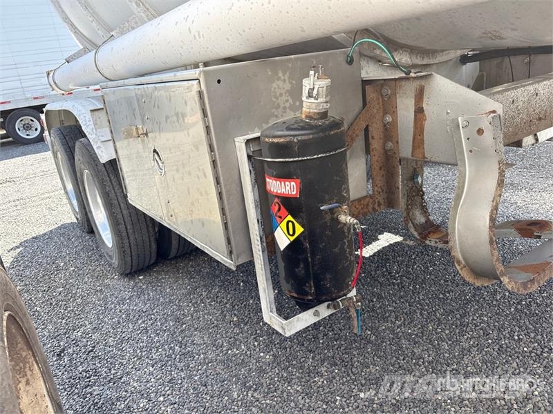 Polar MC407 8400 gal T/A Tanker Trailer Autocisternas