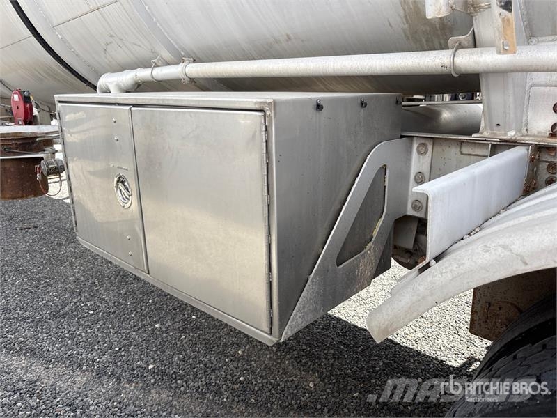 Polar MC407 9210 gal T/A Tanker Trailer Cisternové prívesy