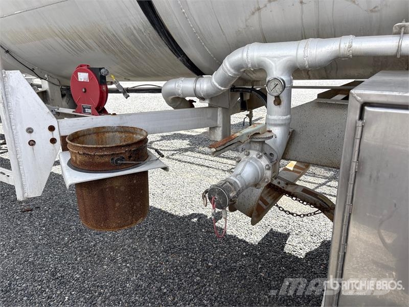 Polar MC407 9210 gal T/A Tanker Trailer Cisternové prívesy