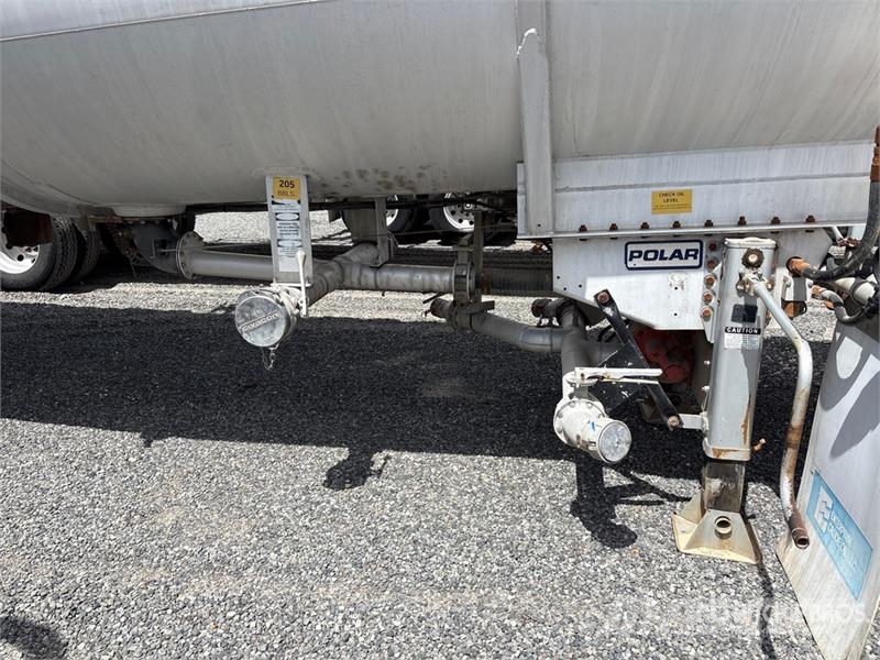 Polar MC407 9210 gal T/A Tanker Trailer Cisternové prívesy